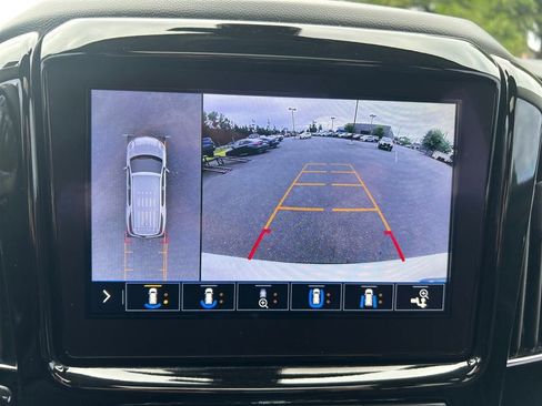 Used 2021 Chevrolet Traverse Premier w/ Redline Edition FWD image 18