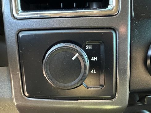 Used 2016 Ford F150 XLT image 3