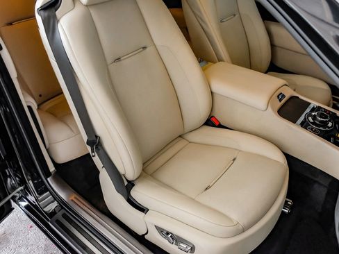 Used 2016 Rolls-Royce Wraith image 32
