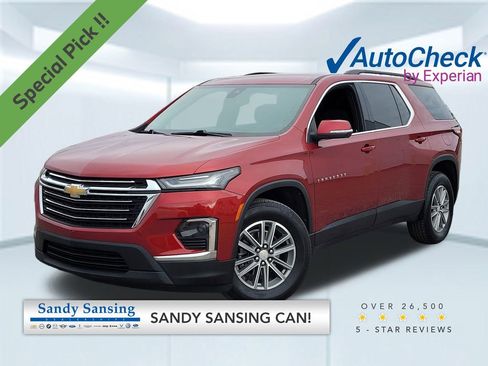 Used 2023 Chevrolet Traverse LT image 1