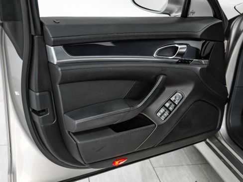 Used 2010 Porsche Panamera S RWD image 41