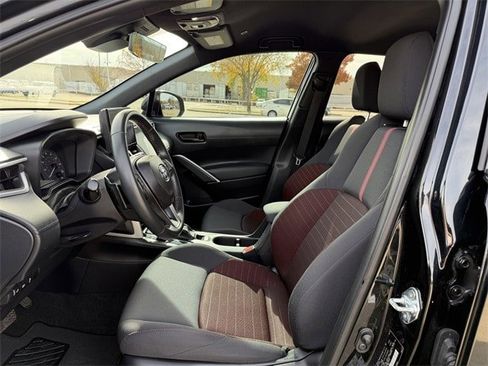 Used 2024 Toyota Corolla Cross SE image 23