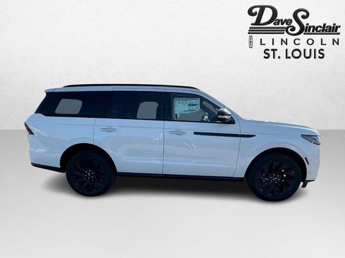 New 2025 Lincoln Navigator Reserve w/ Jet Appearance Package image 4