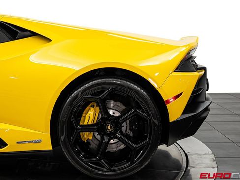 Used 2021 Lamborghini Huracan EVO RWD image 16
