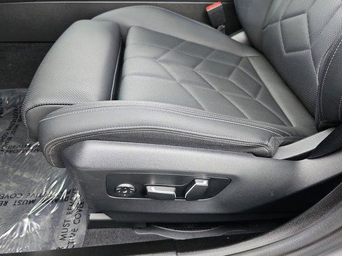 Used 2024 BMW 530i w/ Convenience Package image 30