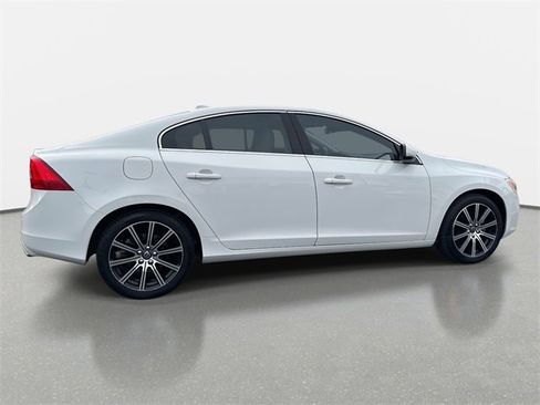 Used 2017 Volvo S60 T5 Inscription Platinum w/ Climate Package image 5