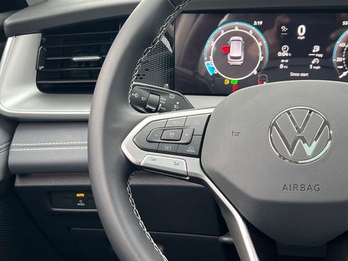 New 2026 Volkswagen Tiguan SE image 30