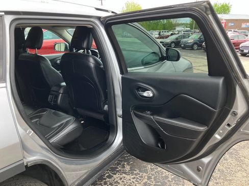 Used 2015 Jeep Cherokee Limited w/ Luxury Group AWD/4WD image 15