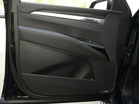 Used 2026 Cadillac Escalade ESV V image 29