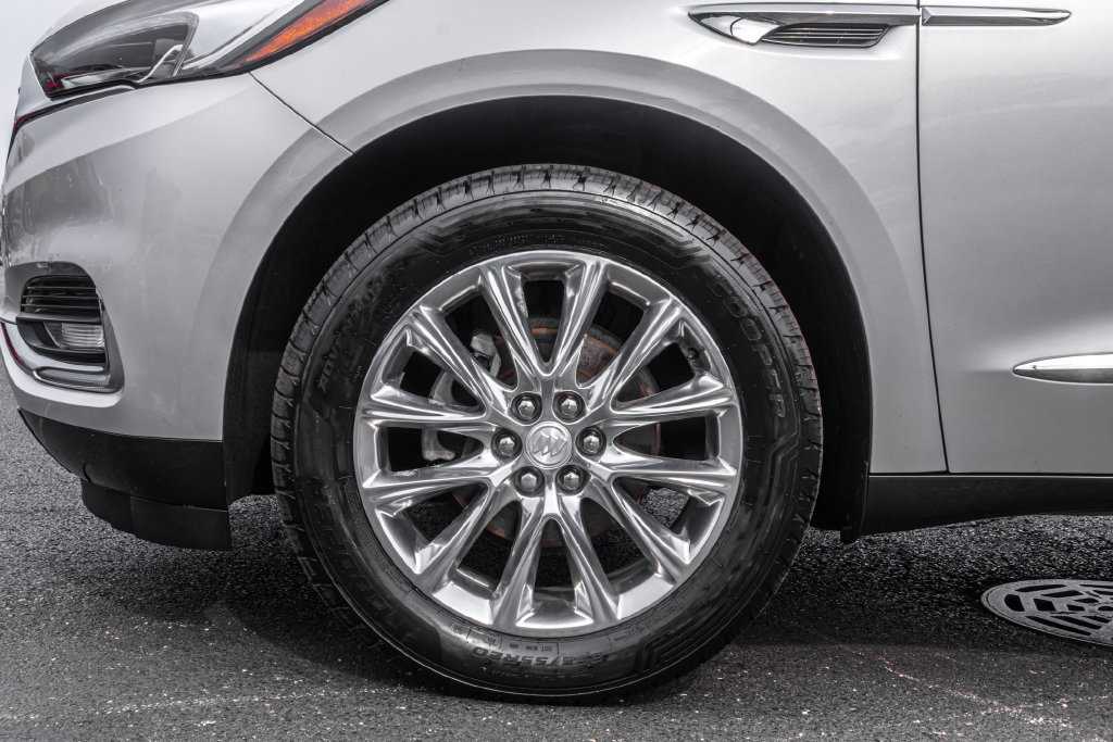 Used 2020 Buick Enclave Essence w/ Sound and Sites Package FWD image 37