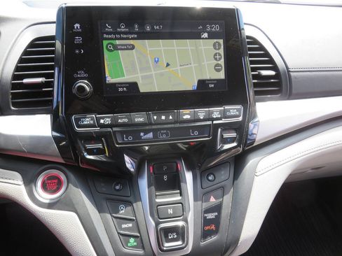 Used 2018 Honda Odyssey Touring image 17