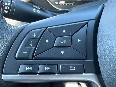 New 2025 Nissan Versa SR image 11