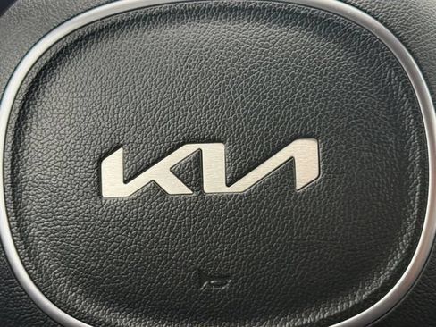 Used 2024 Kia Sorento S FWD image 5
