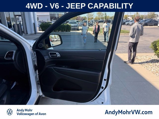 Used 2018 Jeep Grand Cherokee Laredo AWD/4WD image 14