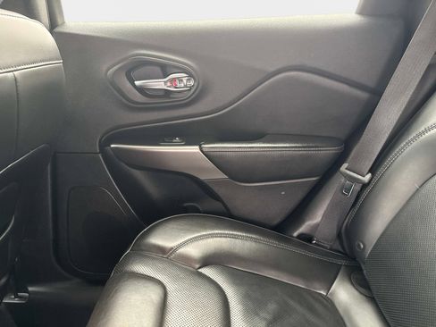 Used 2019 Jeep Cherokee Limited image 17