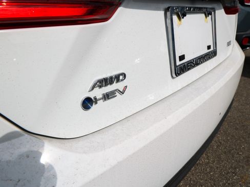 Used 2025 Toyota Camry LE w/ Convenience Package image 11