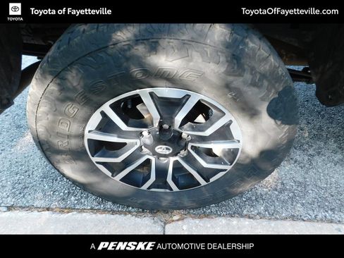 Used 2022 Toyota Tacoma TRD Sport w/ TRD Premium Sport Package AWD/4WD image 7