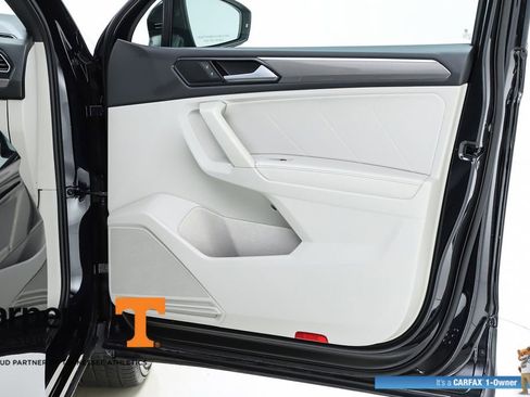 Used 2022 Volkswagen Tiguan SE R-Line image 31
