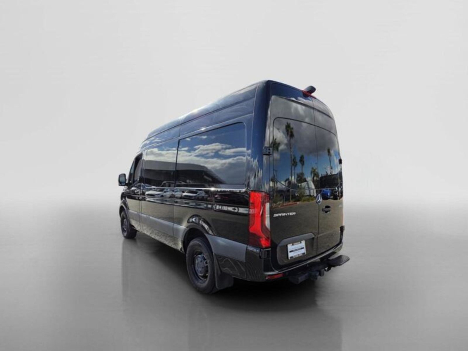 Used 2024 Mercedes-Benz Sprinter 2500 image 3