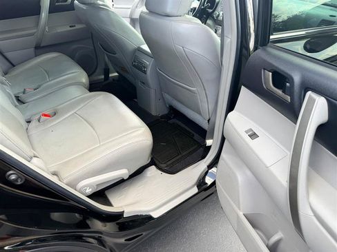 Used 2012 Toyota Highlander SE w/ Tow Pkg AWD/4WD image 14