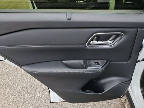 New 2026 Nissan Rogue Platinum w/ Platinum Premium Package AWD/4WD image 8