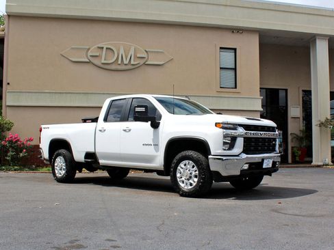Used 2022 Chevrolet Silverado 2500 LT w/ Convenience Package image 4