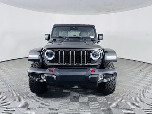 Used 2025 Jeep Wrangler Unlimited Rubicon w/ Convenience Group AWD/4WD image 3