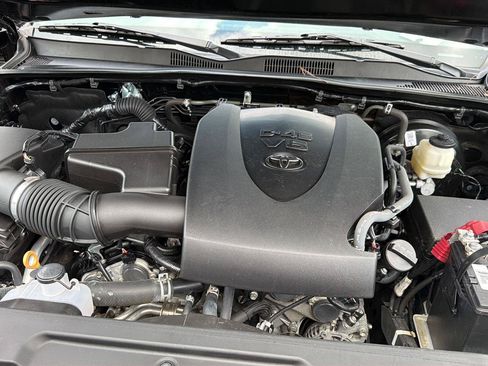 Used 2022 Toyota Tacoma SR5 RWD image 32