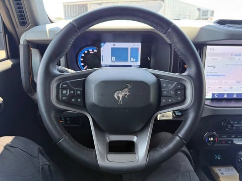 Used 2023 Ford Bronco Badlands w/ Sasquatch Package AWD/4WD image 6