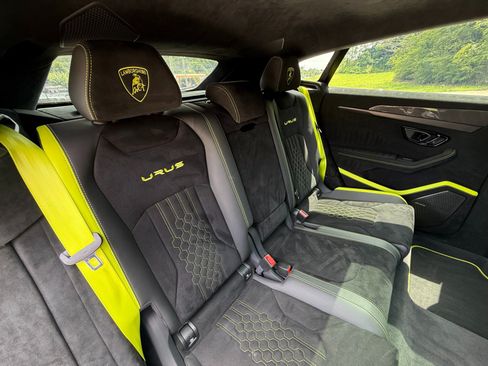 Used 2023 Lamborghini Urus Performante AWD/4WD image 33