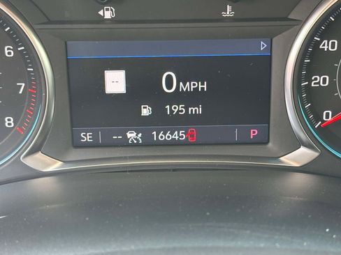Used 2023 Chevrolet Traverse RS AWD/4WD image 28
