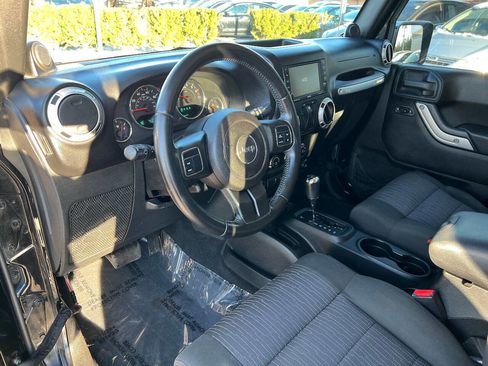 Used 2011 Jeep Wrangler Sahara AWD/4WD image 17