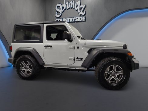Used 2022 Jeep Wrangler Sport AWD/4WD image 3