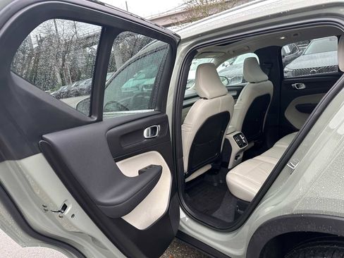 Certified 2023 Volvo XC40 B5 Plus w/ Protection Package Premier image 16