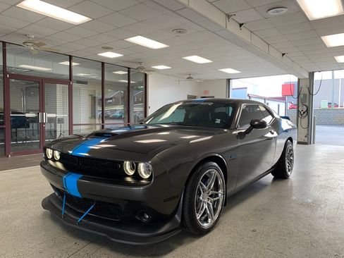 Used 2022 Dodge Challenger R/T w/ Blacktop Package RWD image 3