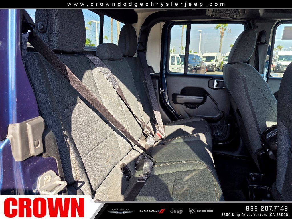 Used 2025 Jeep Gladiator Mojave AWD/4WD image 14
