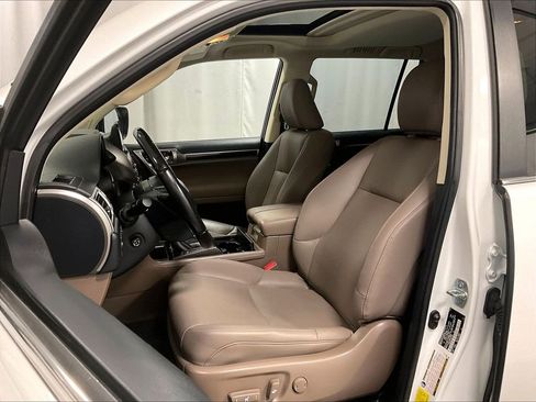 Used 2022 Lexus GX 460 Premium w/ Accessory Package AWD/4WD image 10