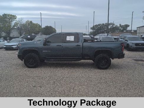 Used 2024 Chevrolet Silverado 2500 ZR2 w/ Technology Package AWD/4WD image 3