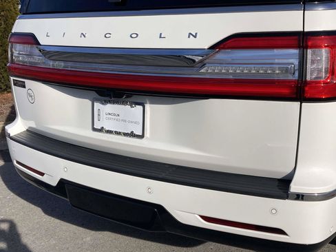Used 2021 Lincoln Navigator Reserve AWD/4WD image 4