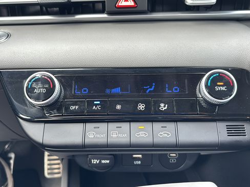 Used 2025 Hyundai Elantra Sport FWD image 31
