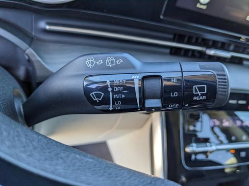 Used 2023 Kia Carnival EX image 34