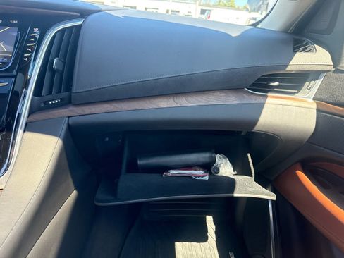 Used 2020 Cadillac Escalade Luxury AWD/4WD image 22