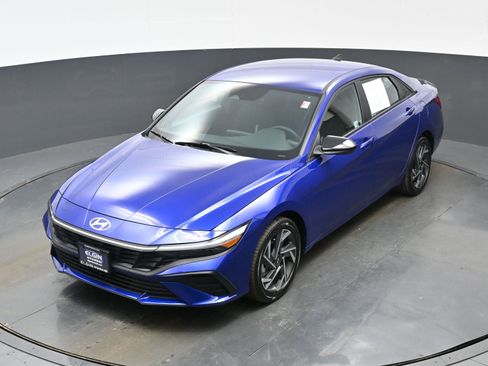 Certified 2025 Hyundai Elantra SEL image 32