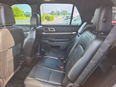 Used 2017 Ford Explorer Limited w/ Equipment Group 301A AWD/4WD image 8
