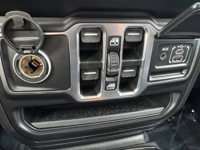 Used 2020 Jeep Gladiator Overland AWD/4WD image 19