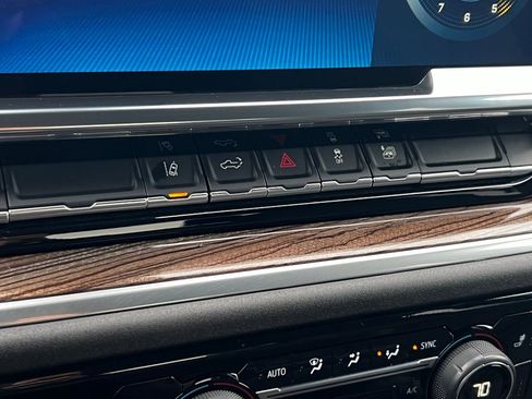 Used 2025 Chevrolet Silverado 2500 LT w/ Convenience Package image 29