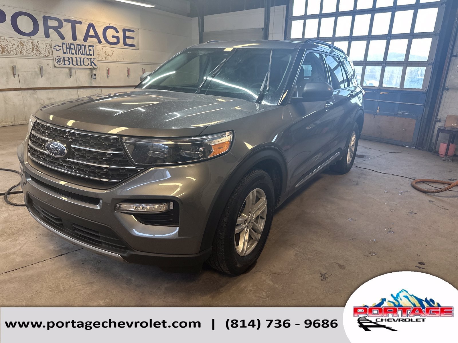 Used 2024 Ford Explorer XLT w/ Equipment Group 202A RWD image 1