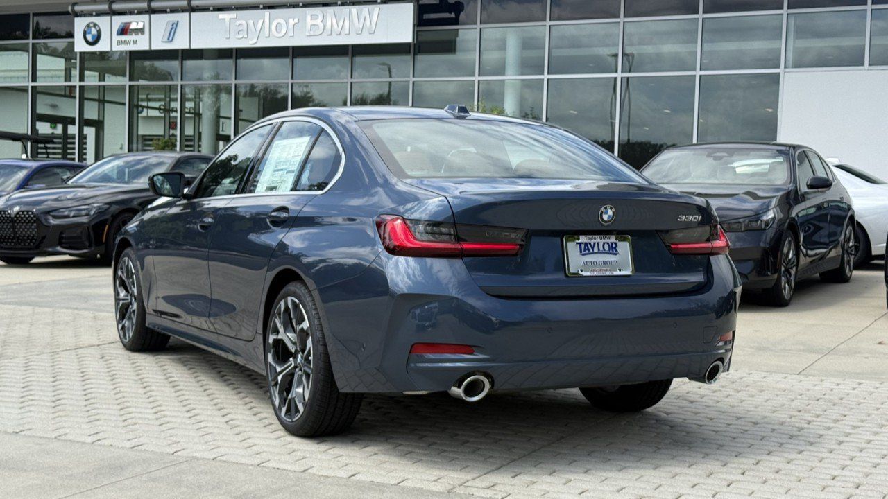New 2026 BMW 330i Sedan w/ Premium Package RWD image 4