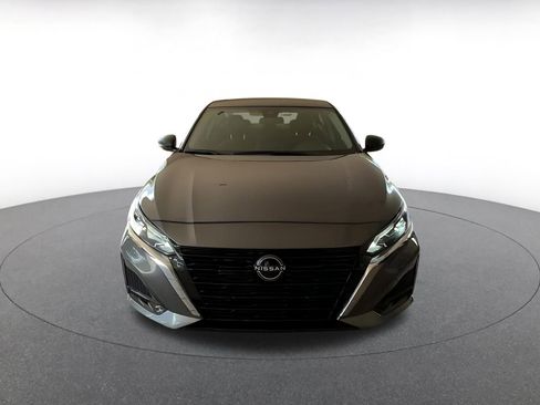 Used 2025 Nissan Altima 2.5 SV FWD image 4