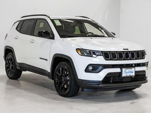 Certified 2025 Jeep Compass Latitude w/ Convenience Group AWD/4WD image 6